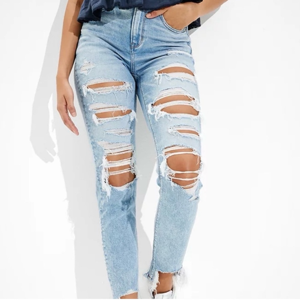 American Eagle 🦅 Distressed Mom Jean Size 0
